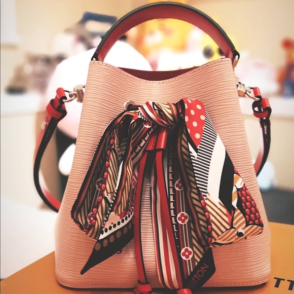 Louis Vuitton NeoNoe BB in Pink Epi Leather - Picture 1 of 4